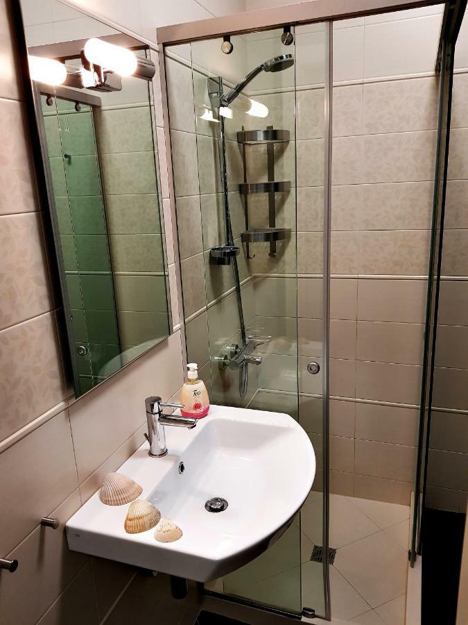 100m² 2 Slaapkamer, 2 Privé Badkamer In Centrum * Sofia
