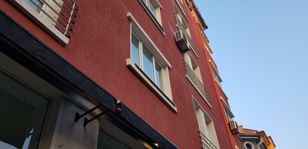 100m² 2 Slaapkamer, 2 Privé Badkamer In Centrum * Sofia