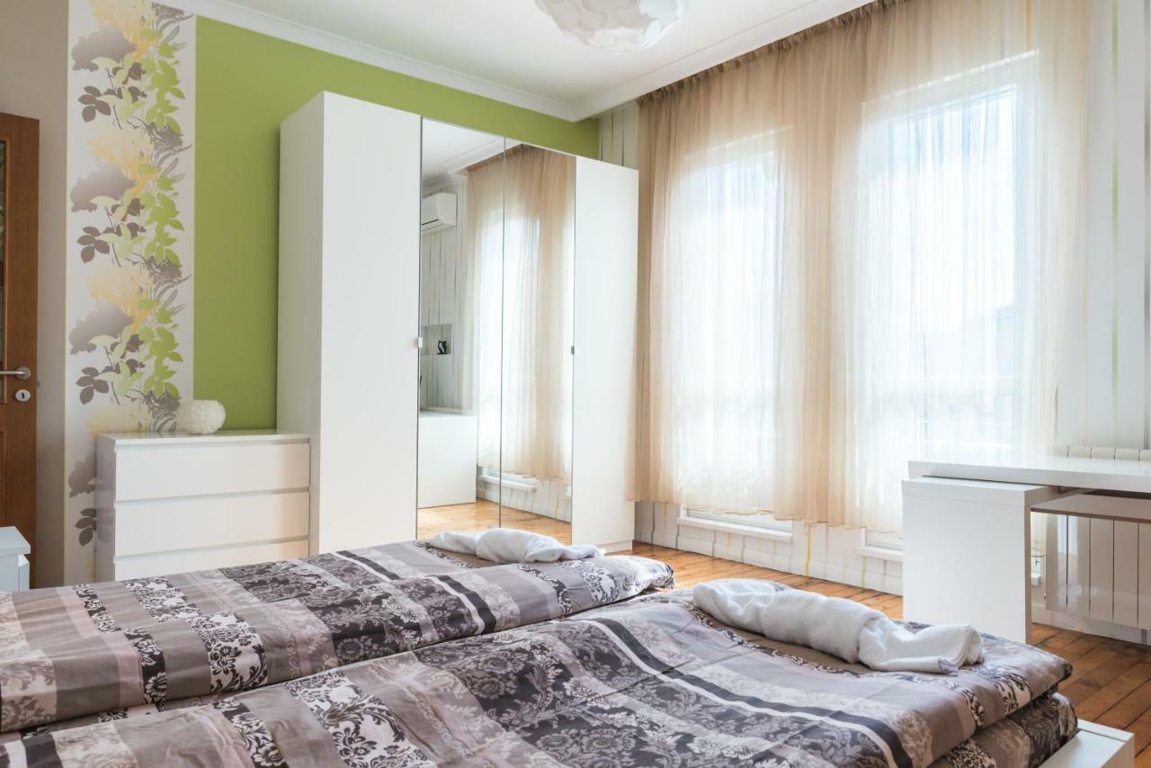 100m² 2 Slaapkamer, 2 Privé Badkamer In Centrum Appartement