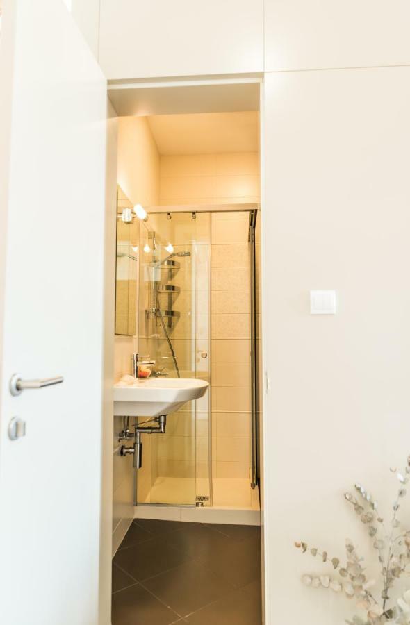 100m² 2 Slaapkamer, 2 Privé Badkamer In Centrum * Sofia
