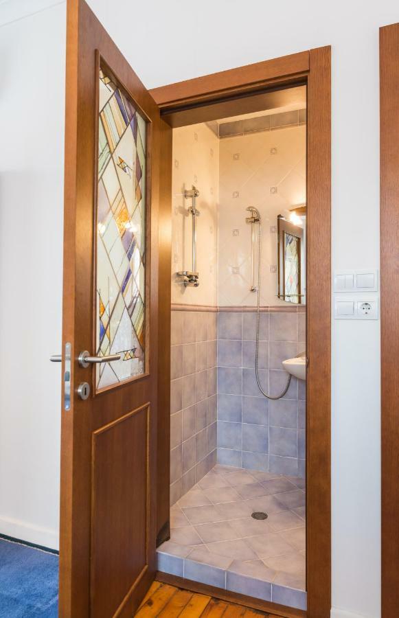 100m² 2 Slaapkamer, 2 Privé Badkamer In Centrum Appartement *